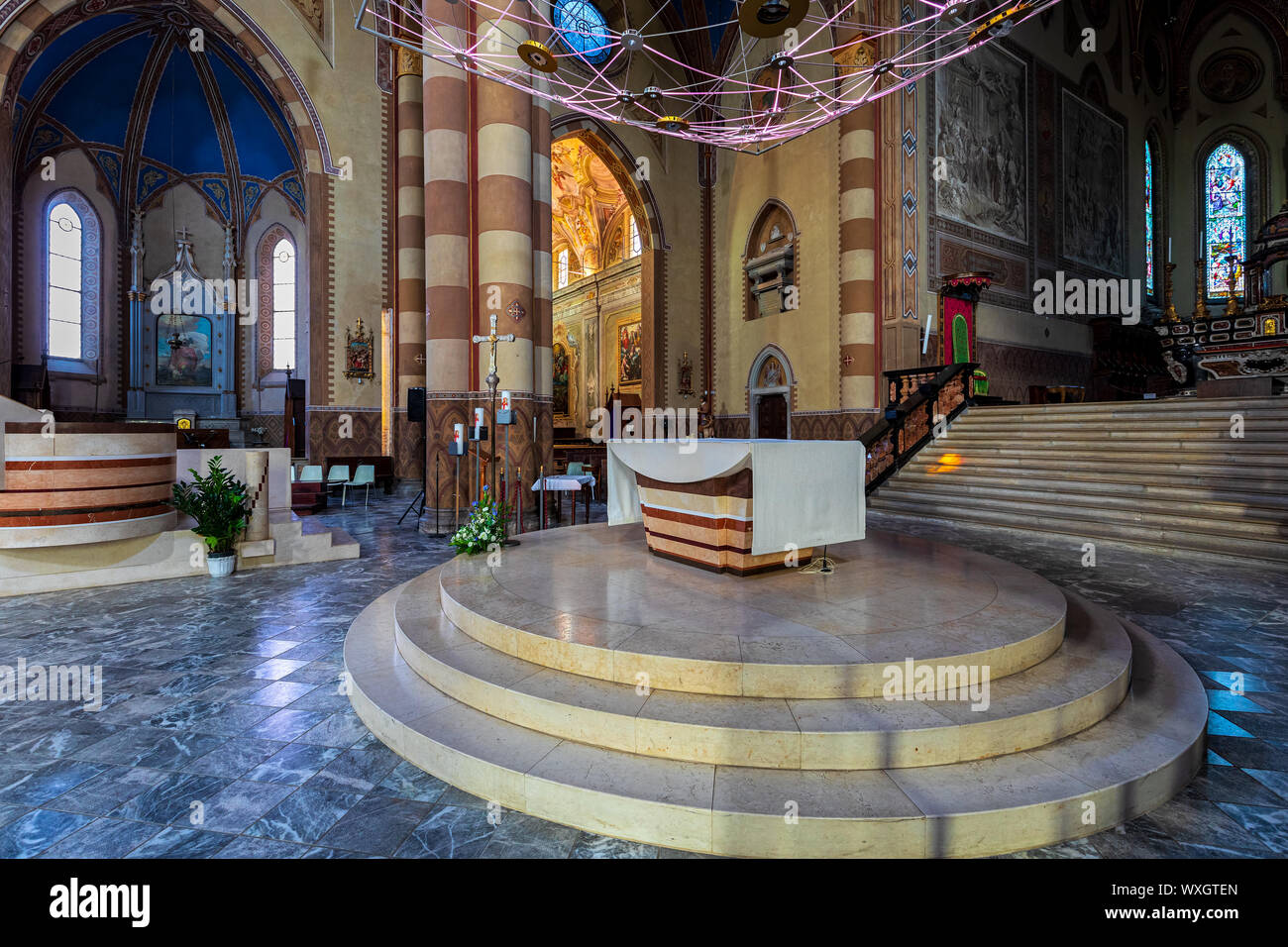 Innenansicht von San Lorenzo (aka Dom) - Römisch-katholische Kathedrale Saint Lawrence gewidmet und in der Stadt von Alba, Italien. Stockfoto
