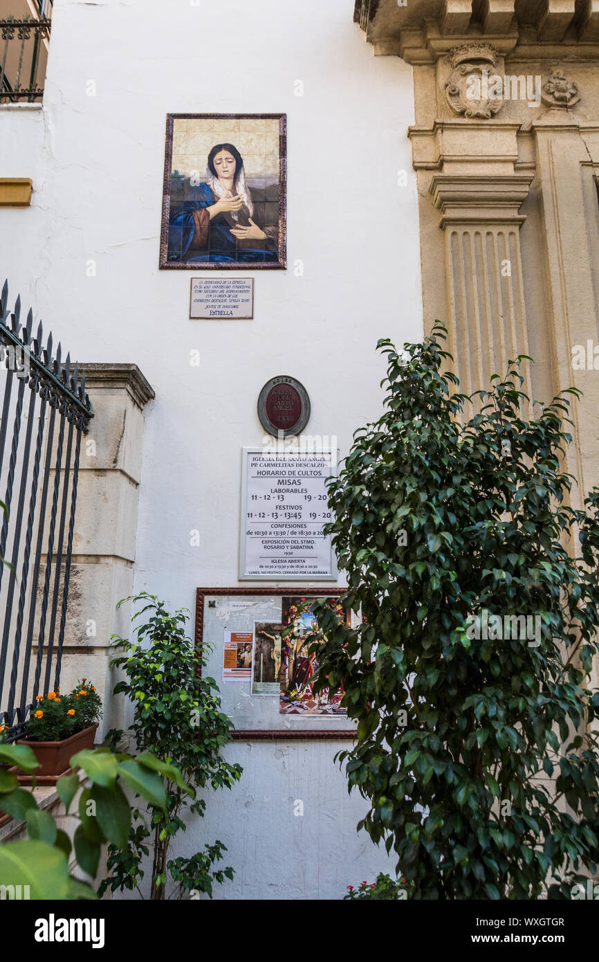 Santa María Magdalena ist eine Barockkirche in Sevilla, Südspanien. Es wurde 1691-1709 nach dem Entwurf des Architekten Leonardo de Figueroa, oben gebaut Stockfoto