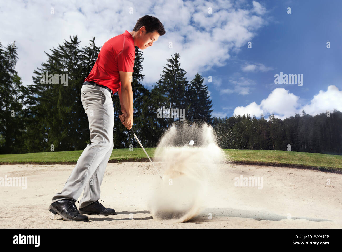 Golfspieler in den Sandfang. Stockfoto