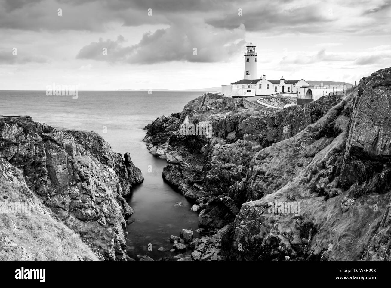 Fanad Head Lighthouse im County Donegal, Irland in Schwarz und Weiß Stockfoto