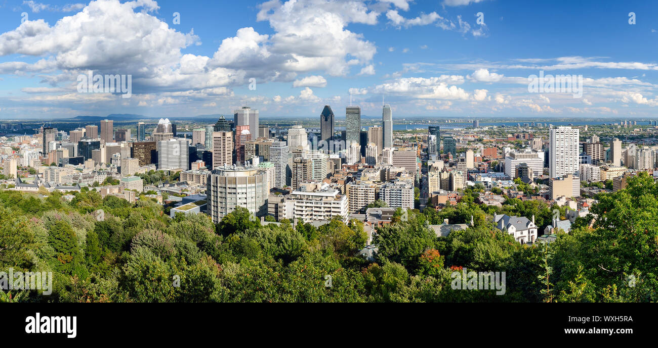 Panoramablick auf die Skyline von Montreal vom Mount Royal übersehen. Stockfoto