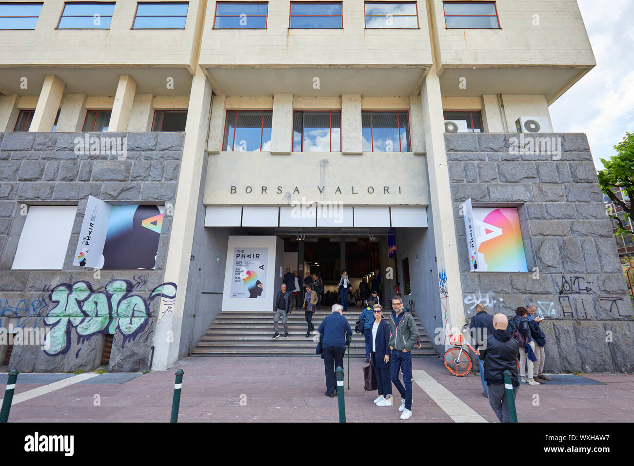 TURIN, Italien - 4. Mai 2019: Die phair Fotografie Kunst messe in Borsa Valori mit Besuchern in Turin, Italien. Stockfoto