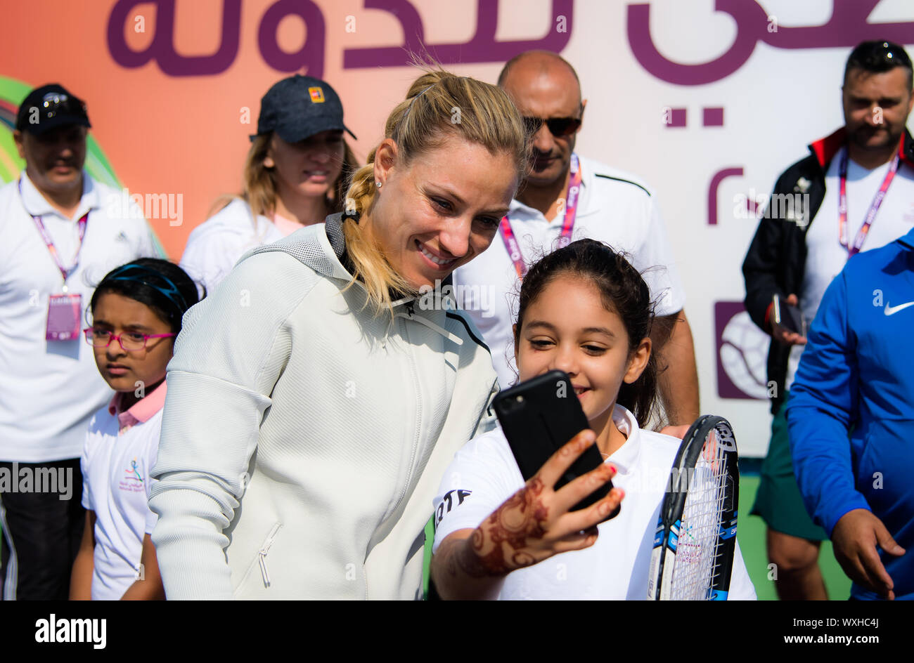Angelique Kerber in Deutschland während einer Nationalen Tag des Sports Kinder Klinik an der 2019 Qatar Total Open WTA Premier Tennis Turnier Stockfoto