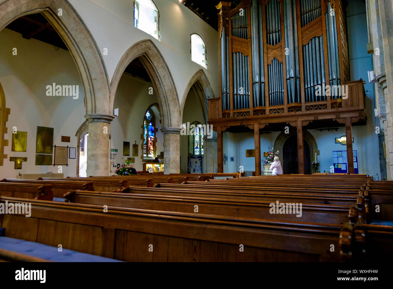 St. Leonards Kirche Hythe, Kirchenbänke und Orgel, Kent, Großbritannien Stockfoto