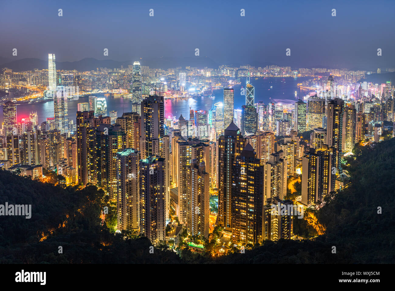Stadt Blick vom Victoria Peak bei Nacht Hongkong, China Stockfoto