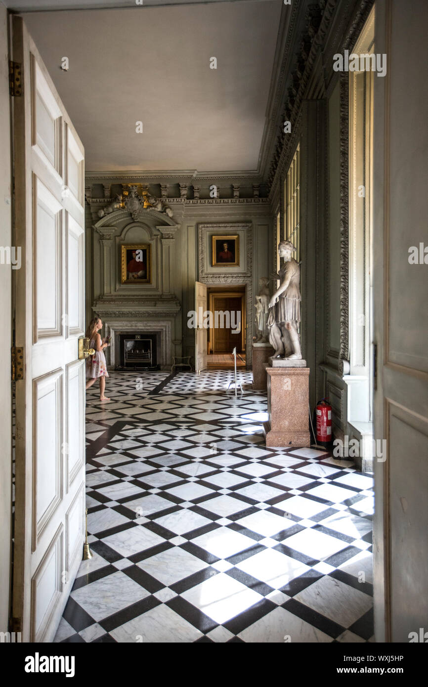 Petworth House, West Sussex, England, aus dem 17. Jahrhundert denkmalgeschützte Landhaus, gebaut im Jahre 1688 von Charles Seymour, 6. Herzog von Somerset, England Großbritannien Stockfoto