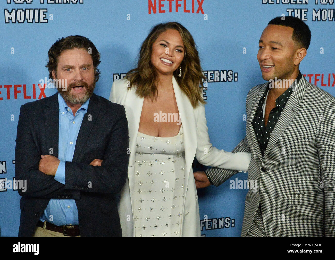 Hollywood, Kalifornien, USA. 16 Sep, 2019. Zach Galifianakis, Chrissy Teigen und John Legend (L - R) die Premiere des Motion picture Komödie' zwischen zwei Farne: Der Film" am ArcLight Hollywood Kino Dome im Abschnitt von Los Angeles am Montag, den 16. September 2019 teil. Storyline: Zach Galifianakis träumte davon, ein Star. Aber wenn Will Ferrell entdeckte seine öffentlichen TV-Show' zwischen zwei Farne" und hochgeladen, es zu lustig oder Sterben, Zach wurde eine virale Gespött. Jetzt Zach und seine Crew nehmen einen Road Trip eine Reihe von hochkarätigen Celebrity Interviews zu vervollständigen und h wiederherstellen Stockfoto