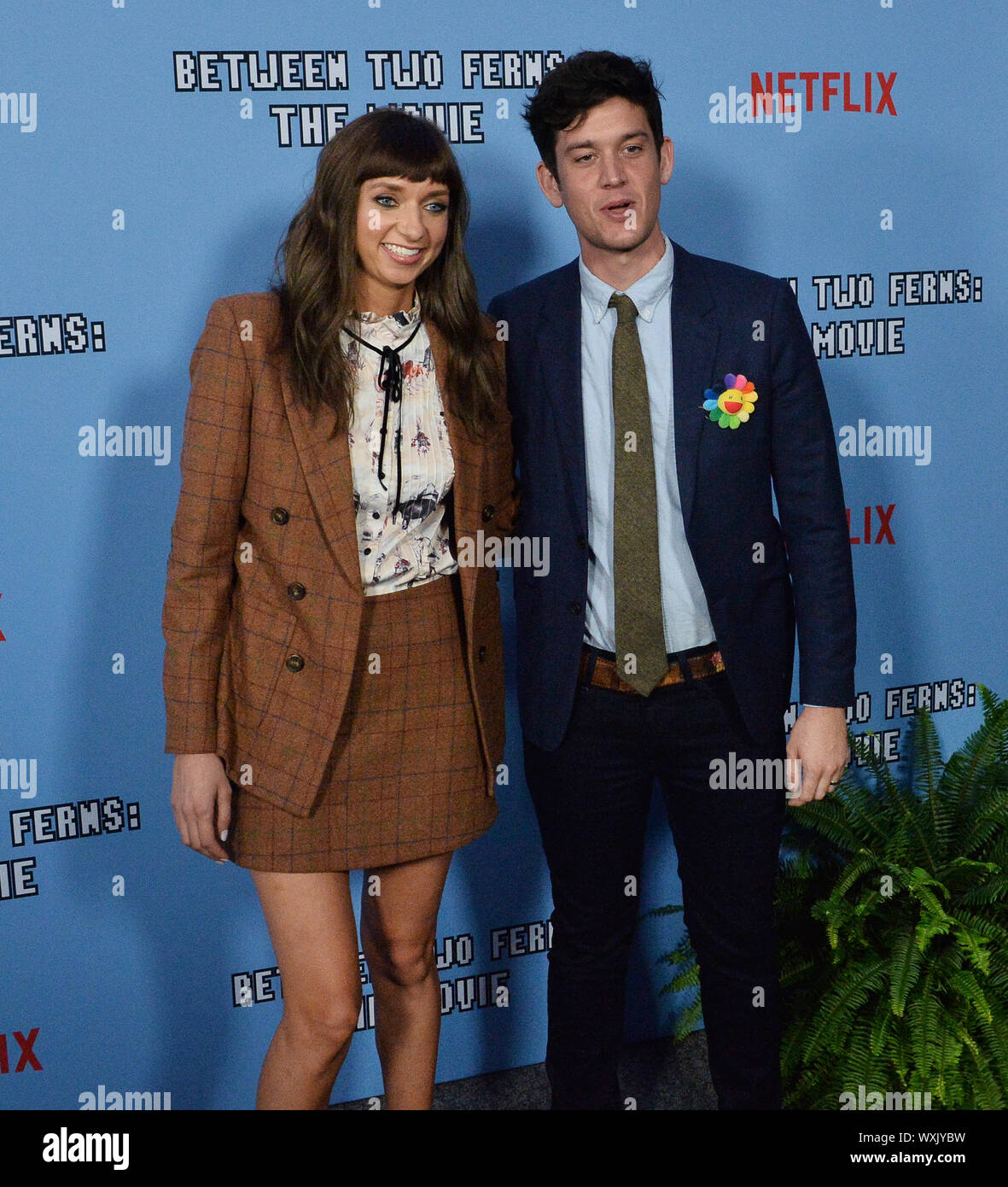 Hollywood, Kalifornien, USA. 16 Sep, 2019. Lauren Lapkus und Mike Schloss Besuchen die Premiere der motion picture Komödie' zwischen zwei Farne: Der Film" am ArcLight Cinerama Dome im Hollywood Abschnitt von Los Angeles am Montag, den 16. September 2019. Storyline: Zach Galifianakis träumte davon, ein Star. Aber wenn Will Ferrell entdeckte seine öffentlichen TV-Show' zwischen zwei Farne" und hochgeladen, es zu lustig oder Sterben, Zach wurde eine virale Gespött. Jetzt Zach und seine Crew nehmen einen Road Trip eine Reihe von hochkarätigen Celebrity Interviews abzuschließen und seinen guten Ruf wiederherstellen. Foto von Stockfoto