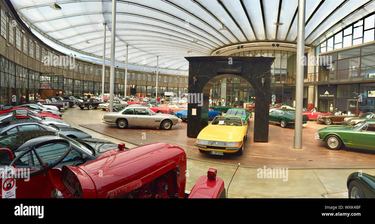 Gut gepflegt retro Autos in einem Museum in Düsseldorf Stockfoto