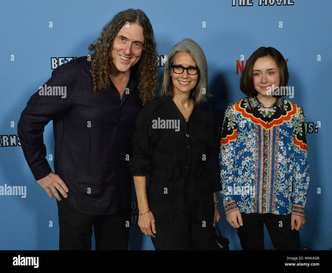 Hollywood, Kalifornien, USA. 16 Sep, 2019. "Weird Al" Yankovic und seine Frau Suzanne Yankovic und ihre Tochter Nina Yankovic besucht die Premiere des Motion picture Komödie' zwischen zwei Farne: Der Film" am ArcLight Cinerama Dome im Hollywood Abschnitt von Los Angeles am Montag, den 16. September 2019. Storyline: Zach Galifianakis träumte davon, ein Star. Aber wenn Will Ferrell entdeckte seine öffentlichen TV-Show' zwischen zwei Farne" und hochgeladen, es zu lustig oder Sterben, Zach wurde eine virale Gespött. Jetzt Zach und seine Crew nehmen einen Road Trip eine Reihe von hochkarätigen Cele abzuschließen Stockfoto