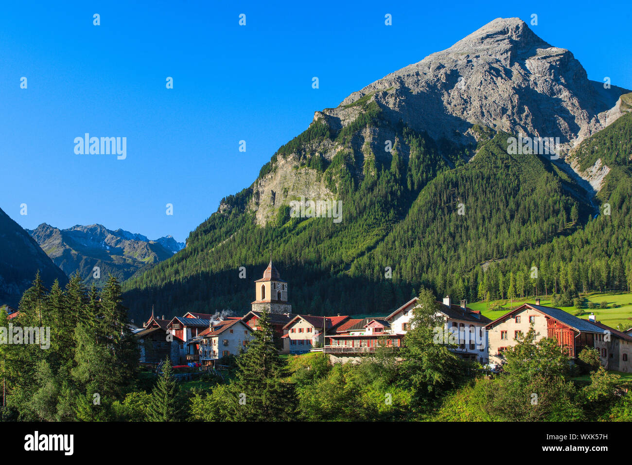 Dorf Bergün/Bravuogn. Graubünden, Schweiz Stockfoto