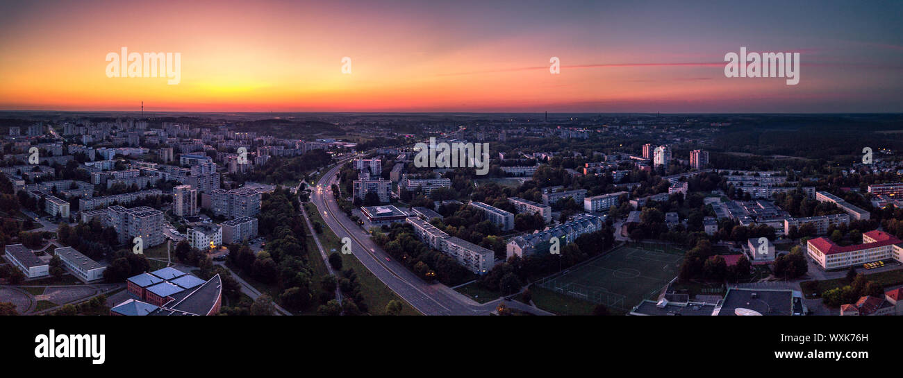 Stadtbild bei Sonnenuntergang, Alytus, Litauen Stockfoto