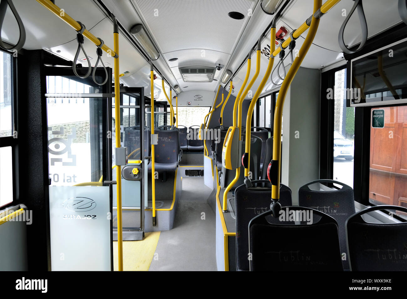 Lublin, Polen 09/10/2019 Innenraum des umweltfreundlichen öffentlichen Bus in Polen, die auf elektrische Energie produzierten Läufe Stockfoto
