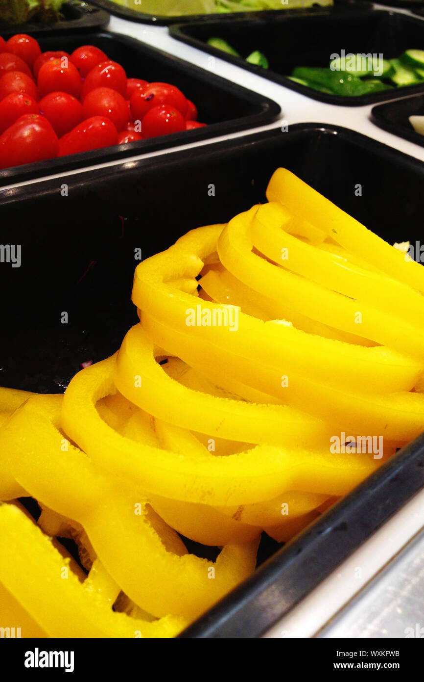 Gelbe Paprika in Scheiben geschnitten Stockfoto