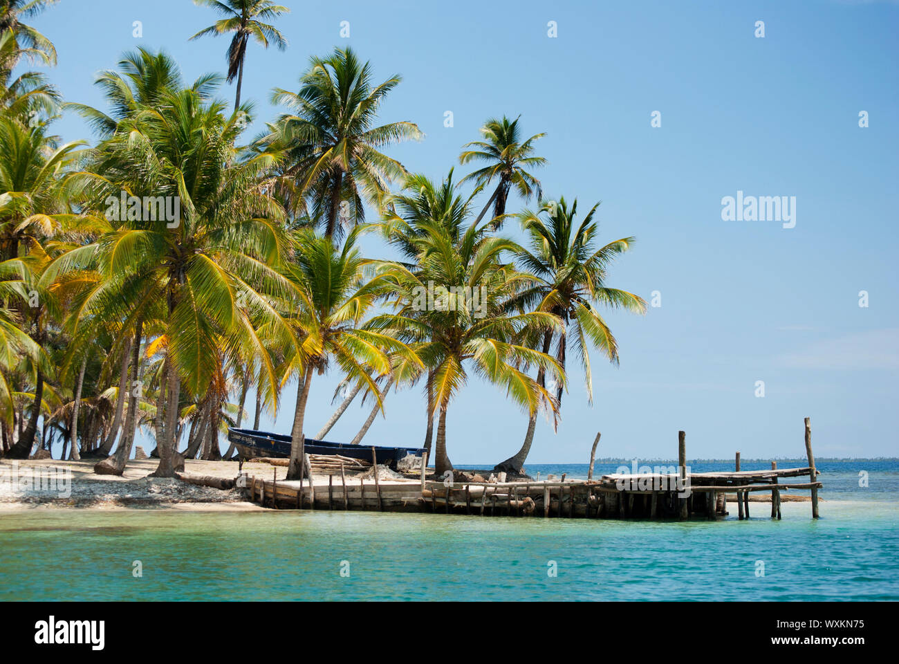 Paradies Inseln in Guna Yala, Kuna Yala, San Blas, Panama. Sunrise. Sonnenuntergang. Palmen. Weißer Sand. Coral. Stockfoto