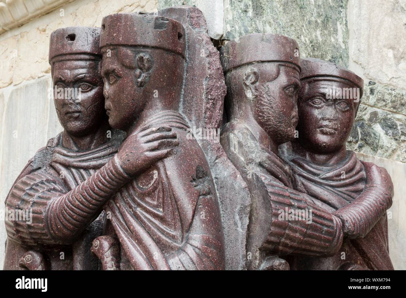 Porträt der vier Tetrarchs, Detail von einem Stein Skulptur außerhalb St Mark's Basilika, Venedig, Italien Stockfoto