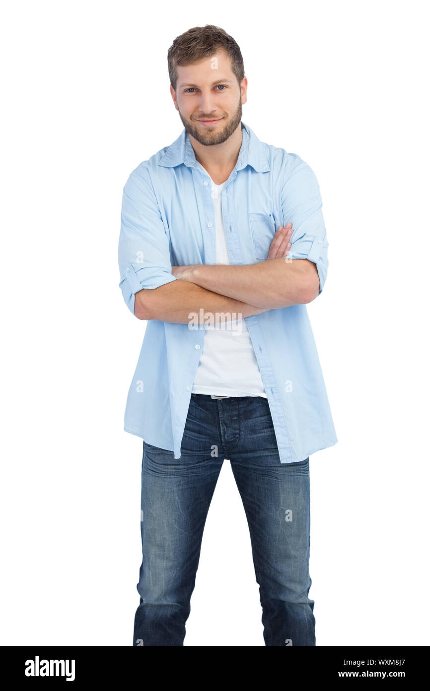 Gut aussehender Mann Kreuzung Arme auf weißem Hintergrund Stockfoto