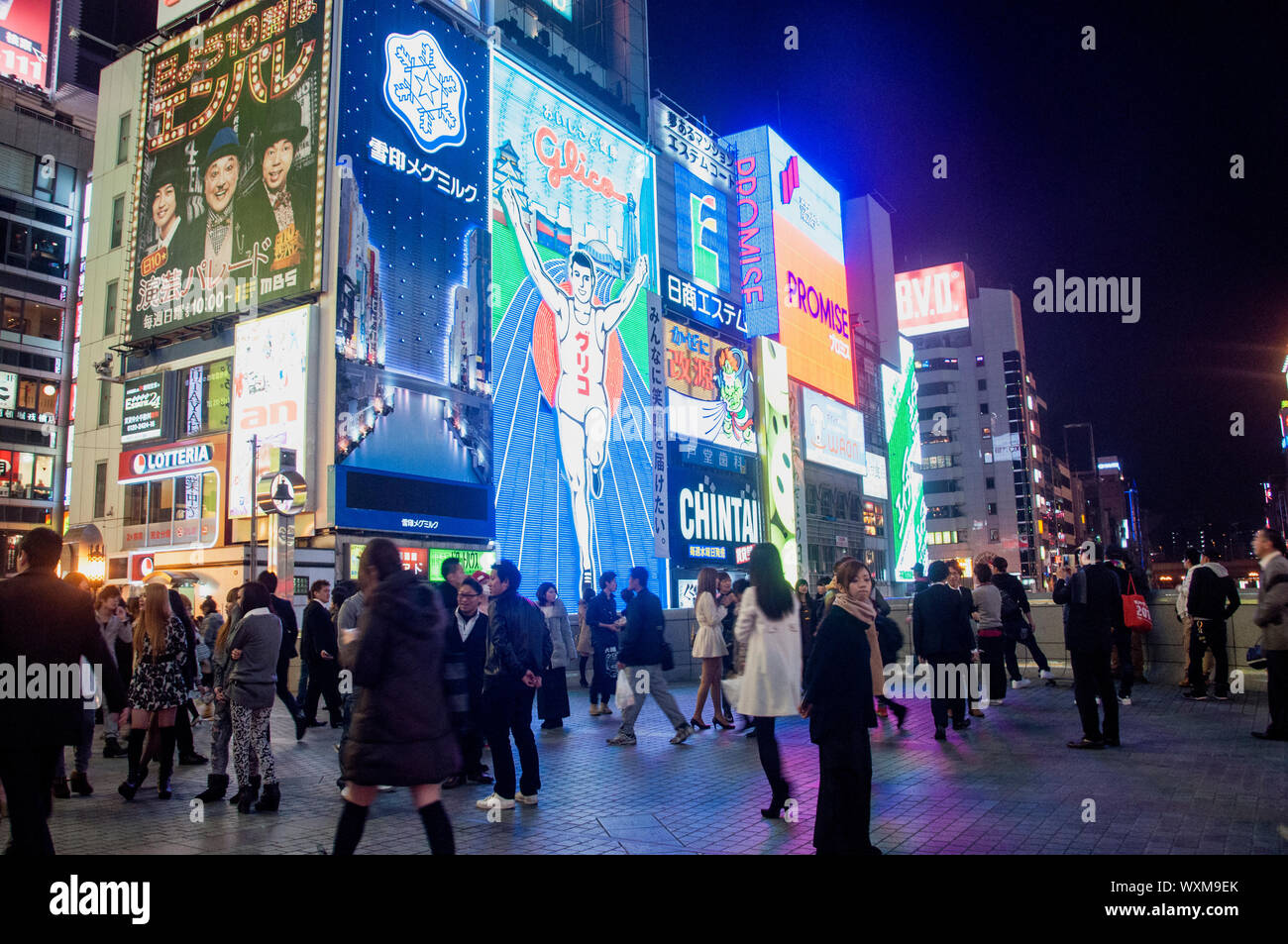 Der berühmte Running man of Gilco Candy Neonlicht in Osaka, Japan. Stockfoto