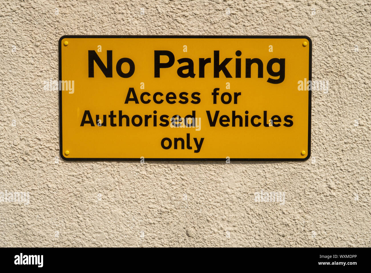 Keine Parkplätze, Zugriff für autorisierte Fahrzeuge in Honiton, Devon, Großbritannien Stockfoto