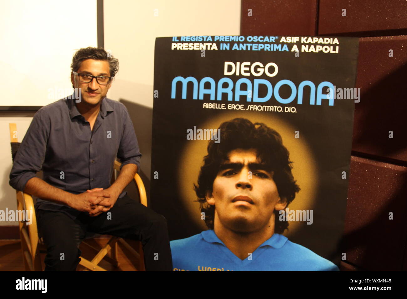 Neapel, Italien. 16 Sep, 2019. Asif Kapadia, Direktor an der Dokumentarfilm 'Diego Maradona" in Neapel. Im Bild der Regisseur Asif Kapadia. (Foto von Salvatore Esposito/Pacific Press) Quelle: Pacific Press Agency/Alamy leben Nachrichten Stockfoto