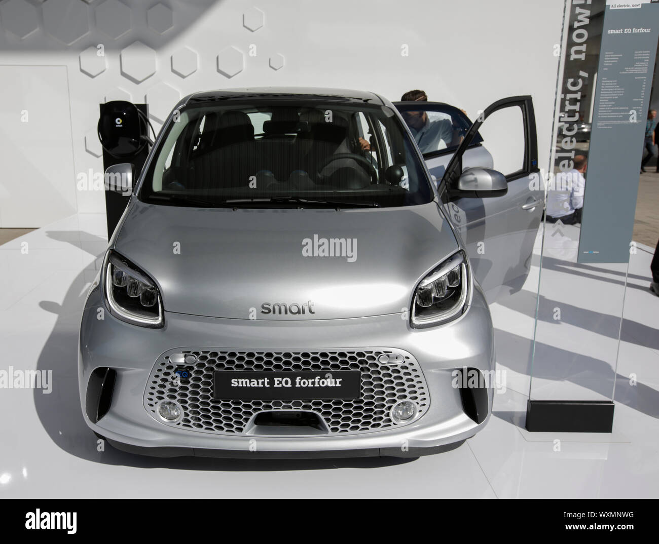 Der Smart ist eine Automobilmarke aus der deutsche Autohersteller Daimler zeigt die Smart EQ forfour electric city Auto an der 2019 Internationale Automobil-Ausstellung (IAA). (Foto von Michael Debets/Pacific Press) Stockfoto