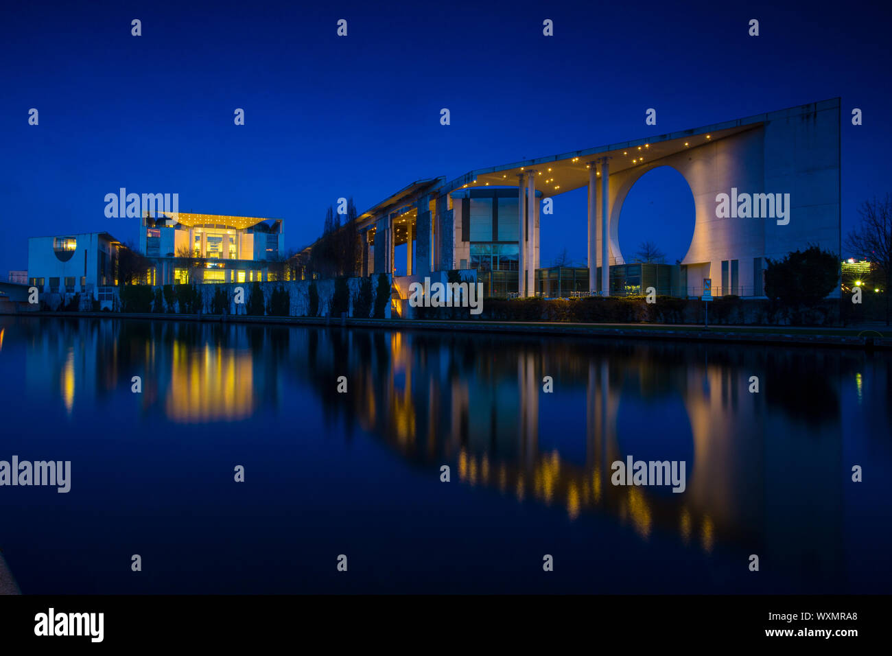 Rückseite Bundeskanzleramt an der Spree Ansicht von Osten bei Nacht Daten Ort Berlin-Tiergarten Stockfoto