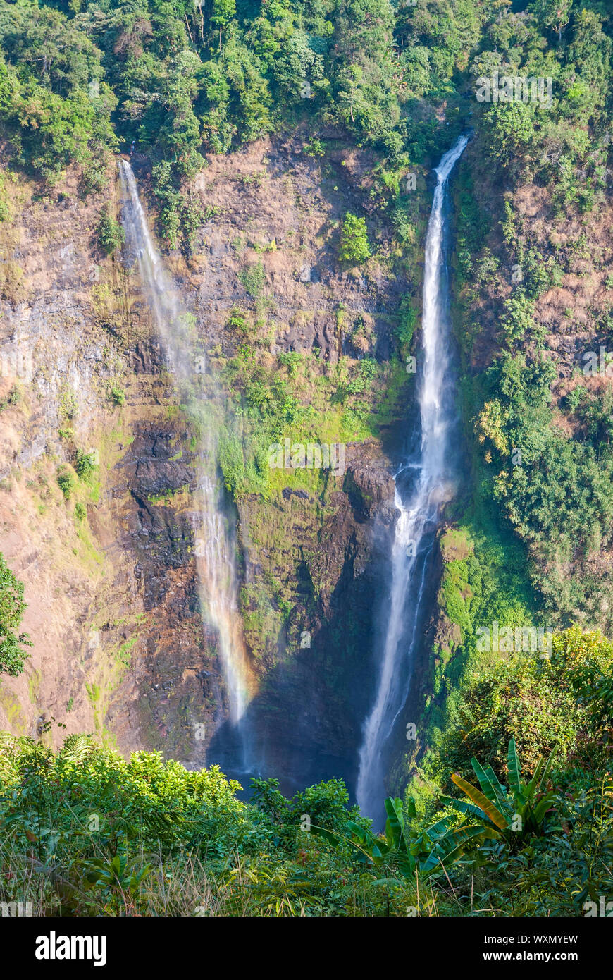 Atemberaubende Tad Fane Wasserfall von oben, Paksong, Laos Stockfoto