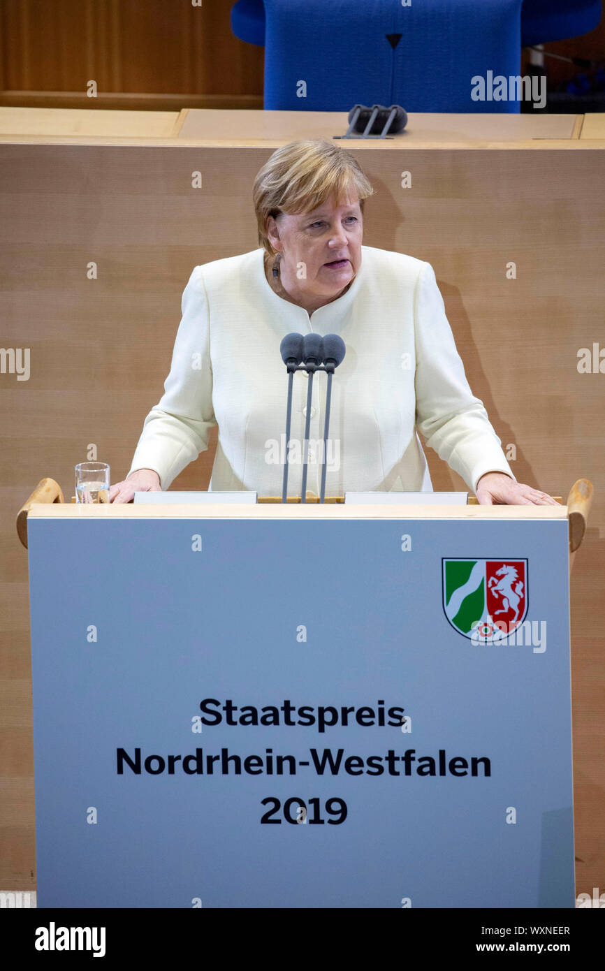 Angela Merkel bei der Vergabe des Staatspreis des Landes Nordrhein-Westfalen im Jahr 2019 an Klaus Topfer im Wccb. Bonn, 16.09.2019 | Verwendung weltweit Stockfoto