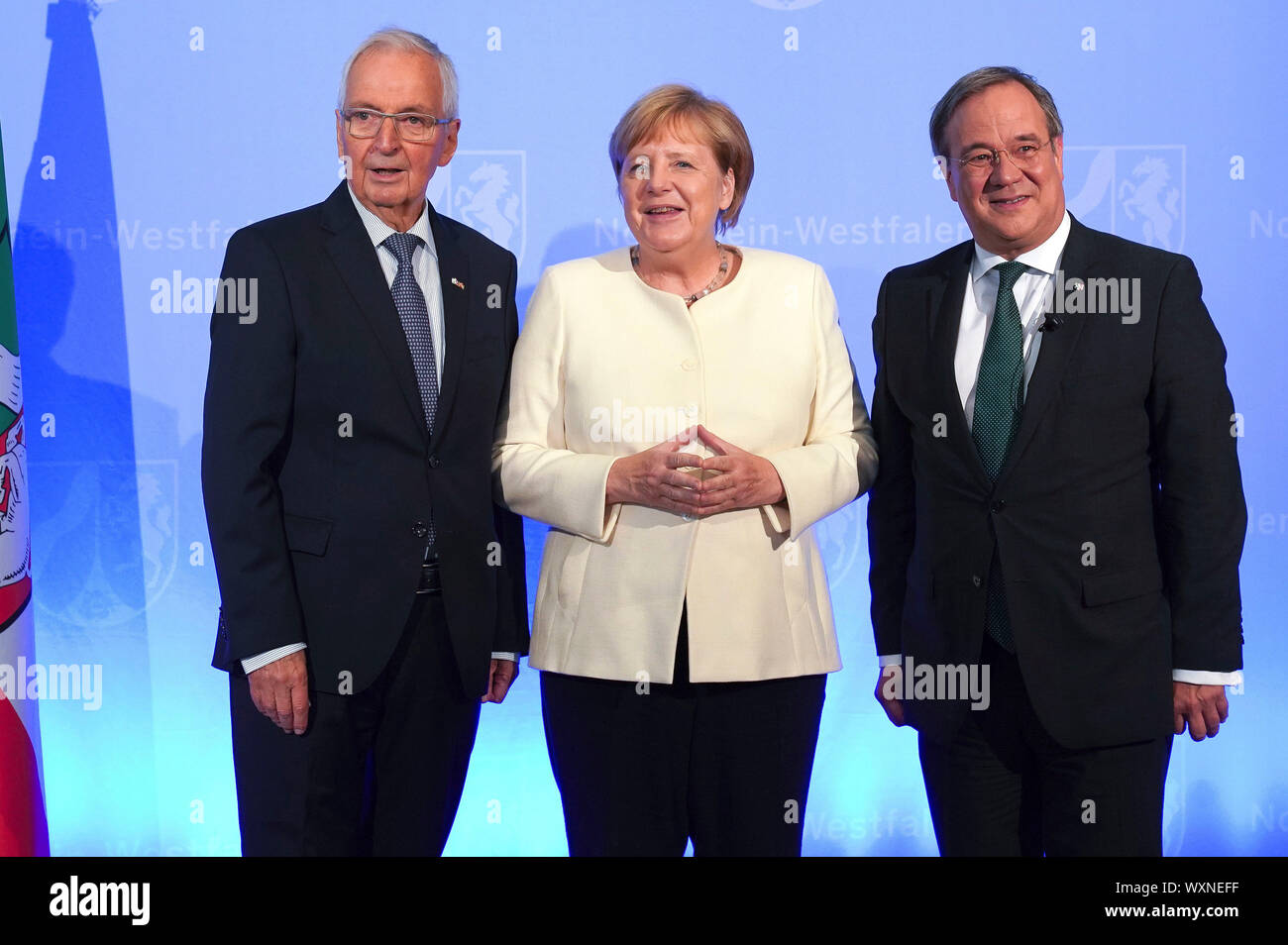 Angela Merkel, Klaus Topfer und Armin Laschet bei der Verleihung des Staatspreis des Landes Nordrhein-Westfalen im Jahr 2019 an Klaus Topfer im Wccb. Bonn, 16.09.2019 | Verwendung weltweit Stockfoto