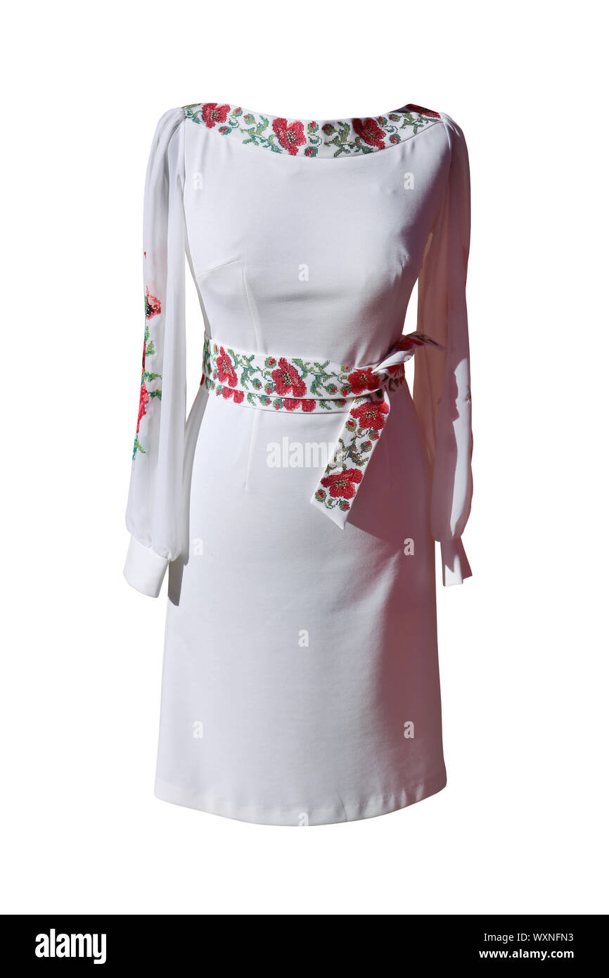 weiße Nationaltracht der Ukrainerin, isoliert auf weißem Hintergrund mit Pfad Stockfoto