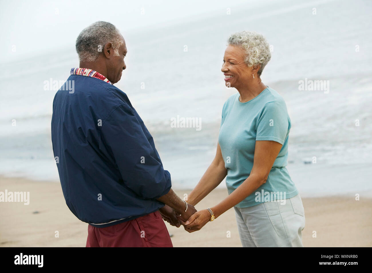 Paar in Liebe und am Strand Stockfoto