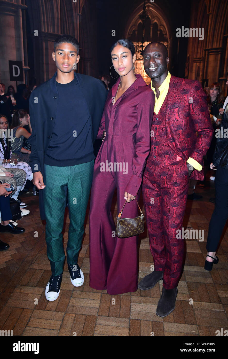 Ozwald Boateng und Familie an der vorderen Zylinderreihe für Julien MacDonald Spring/Summer 2020 Fashion Show, gehalten an der Southwark Cathedral, London. Stockfoto