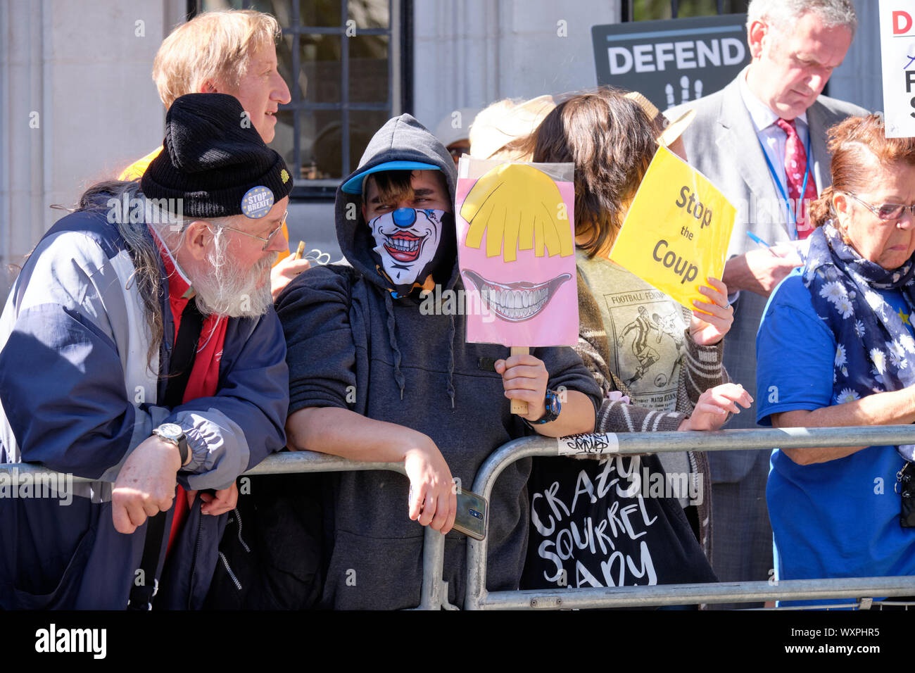 Pro bleiben Unterstützer holding Zeichen während der stillen Protest vor am Obersten Gericht in London Stockfoto