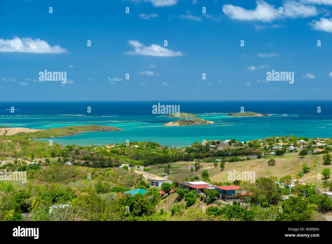 Le Francois, Martinique/04.08.2014. Martinique, FWI - Blick auf Les Trois Ilets aus den Bergen Stockfoto