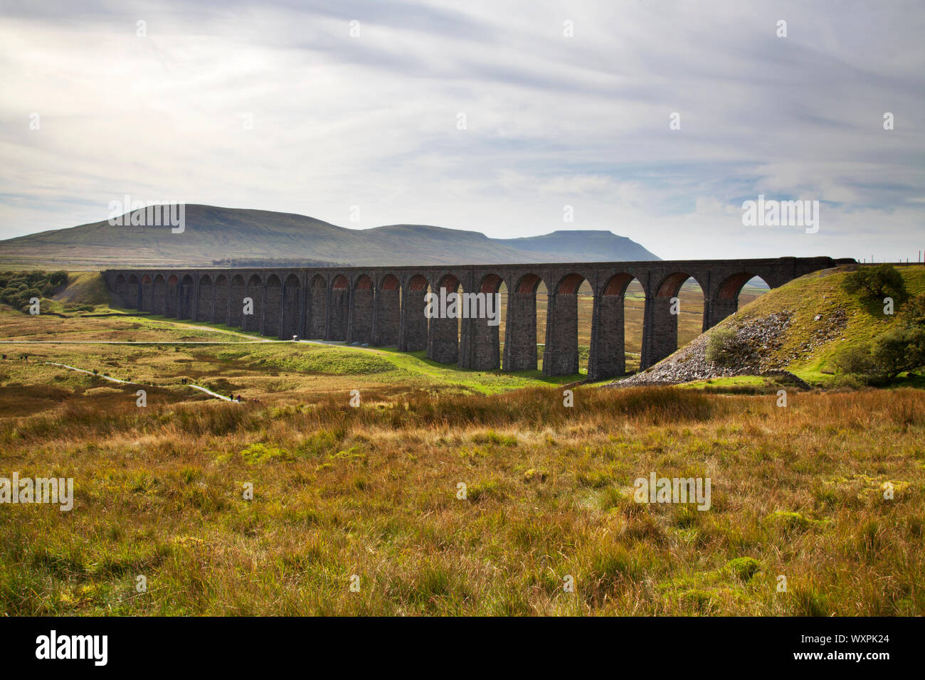 Ribblehead Viadukt Eisenbahn, Ingleborough, drei Zinnen, North Yorkshire Dales Stockfoto