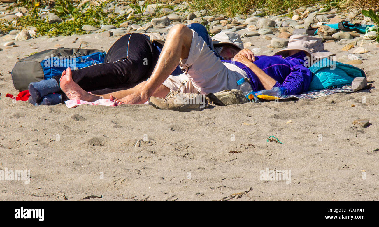 Castlehaven, West Cork, Irland, 17. September 2019. Mit Temperaturen bis zu 18 Grad und strahlend blauer Himmel den späten Sommer können noch einige Strand Entspannung. Kredit aphperspective/Alamy leben Nachrichten Stockfoto