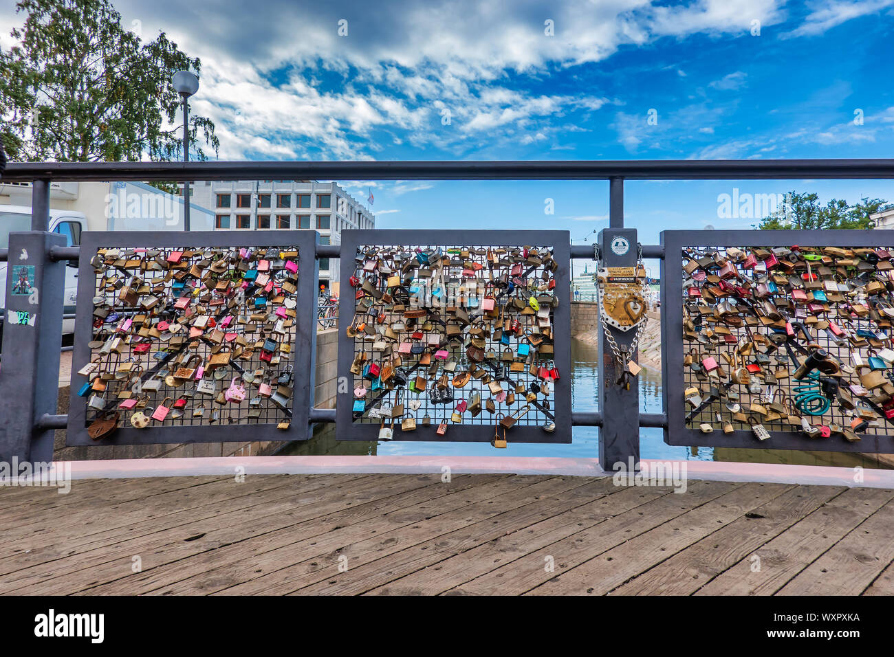 Liebe Schließfächer auf einer Brücke in Helsinki, der Hauptstadt von Finnland Stockfoto