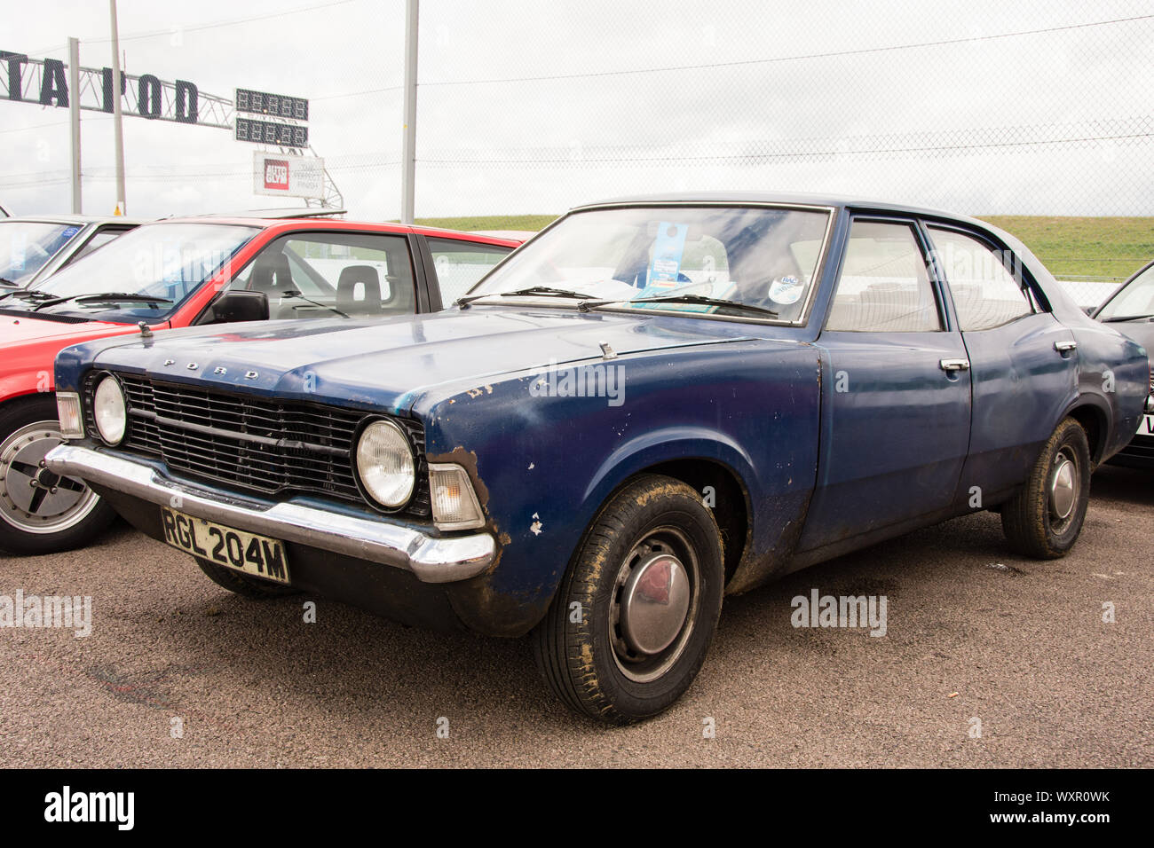 1973 Ford Cortina Markus 3 Tatty Familie Auto Stockfoto