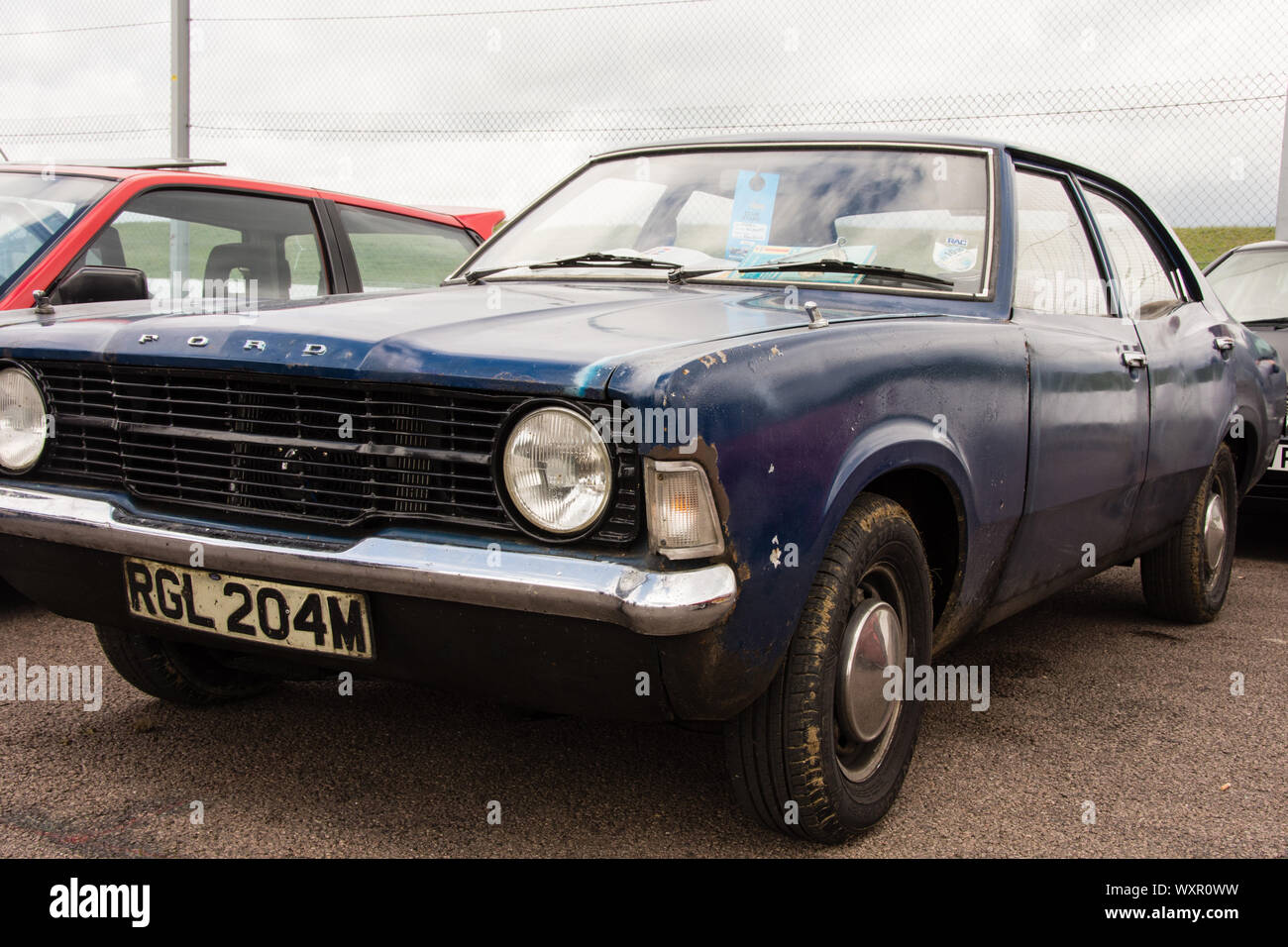 1973 Ford Cortina Markus 3 Tatty Familie Auto Stockfoto