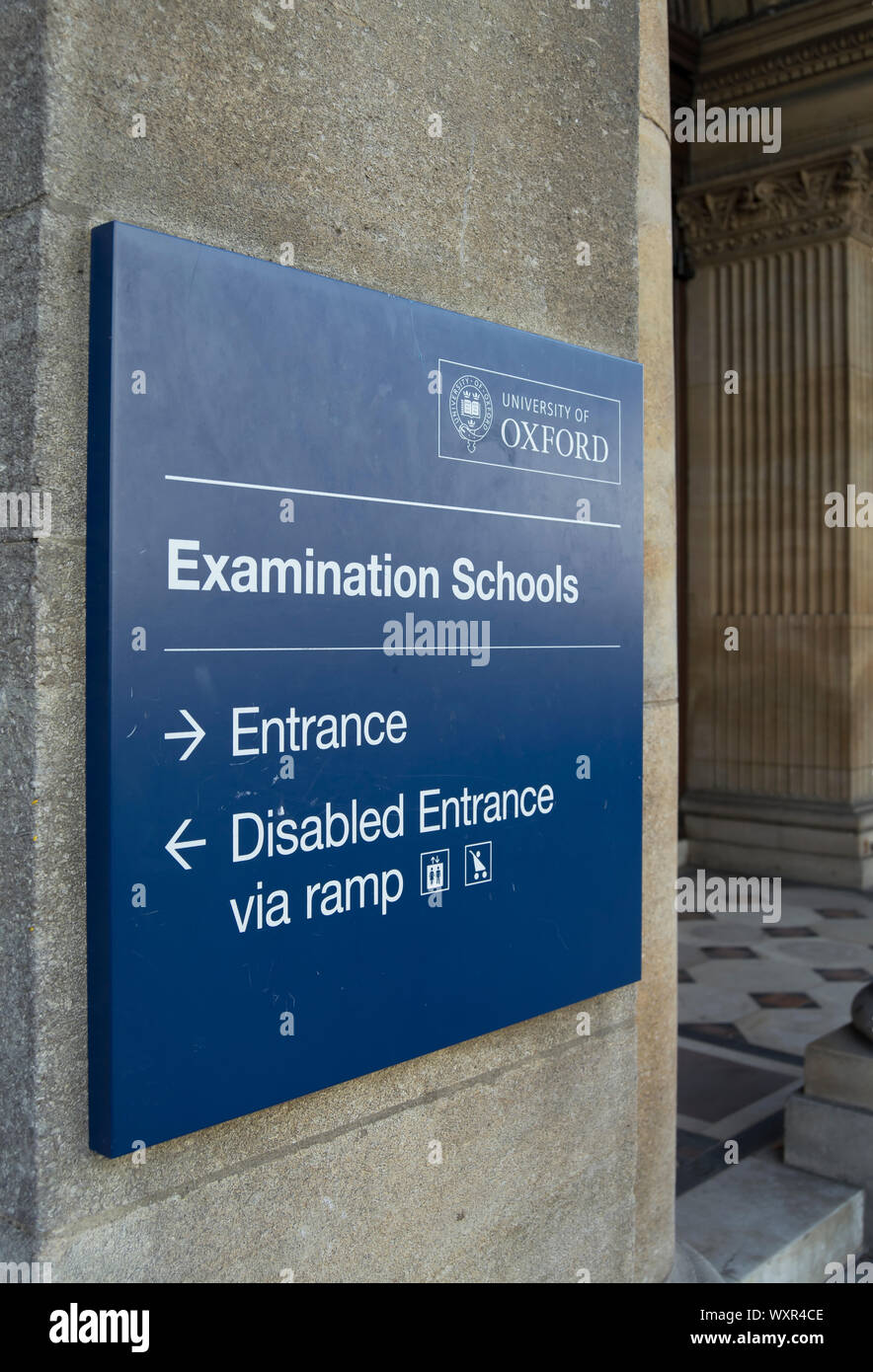 Eingangsschild an der Universität Oxford Prüfung Schulen, High Street, Oxford, England Stockfoto