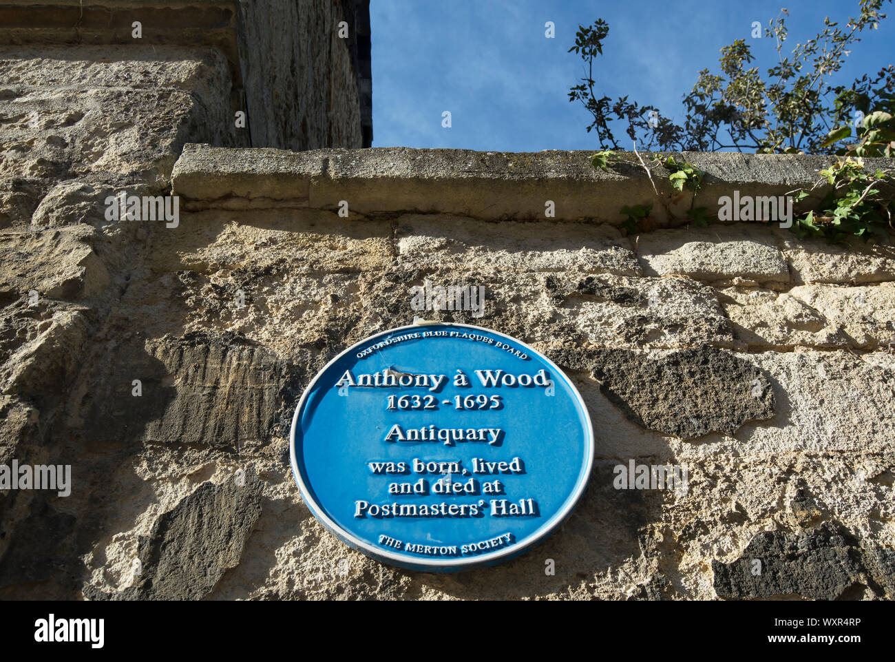 Oxfordshire blaue Plaketten board Plakette Kennzeichnung Postmeister, Halle, dem Geburtsort und Heimat des 17. Jahrhunderts antiquarische Anthony Holz Stockfoto