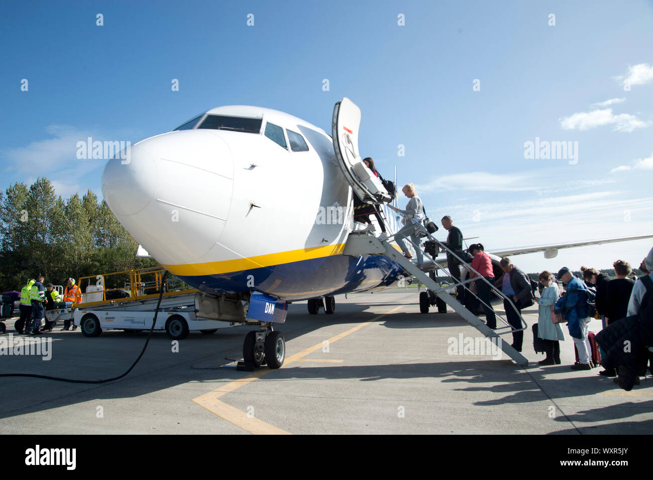 Aarhus, Dänemark. Die Passagiere an Bord eines Ryan Air Flug nach Stansted. Stockfoto