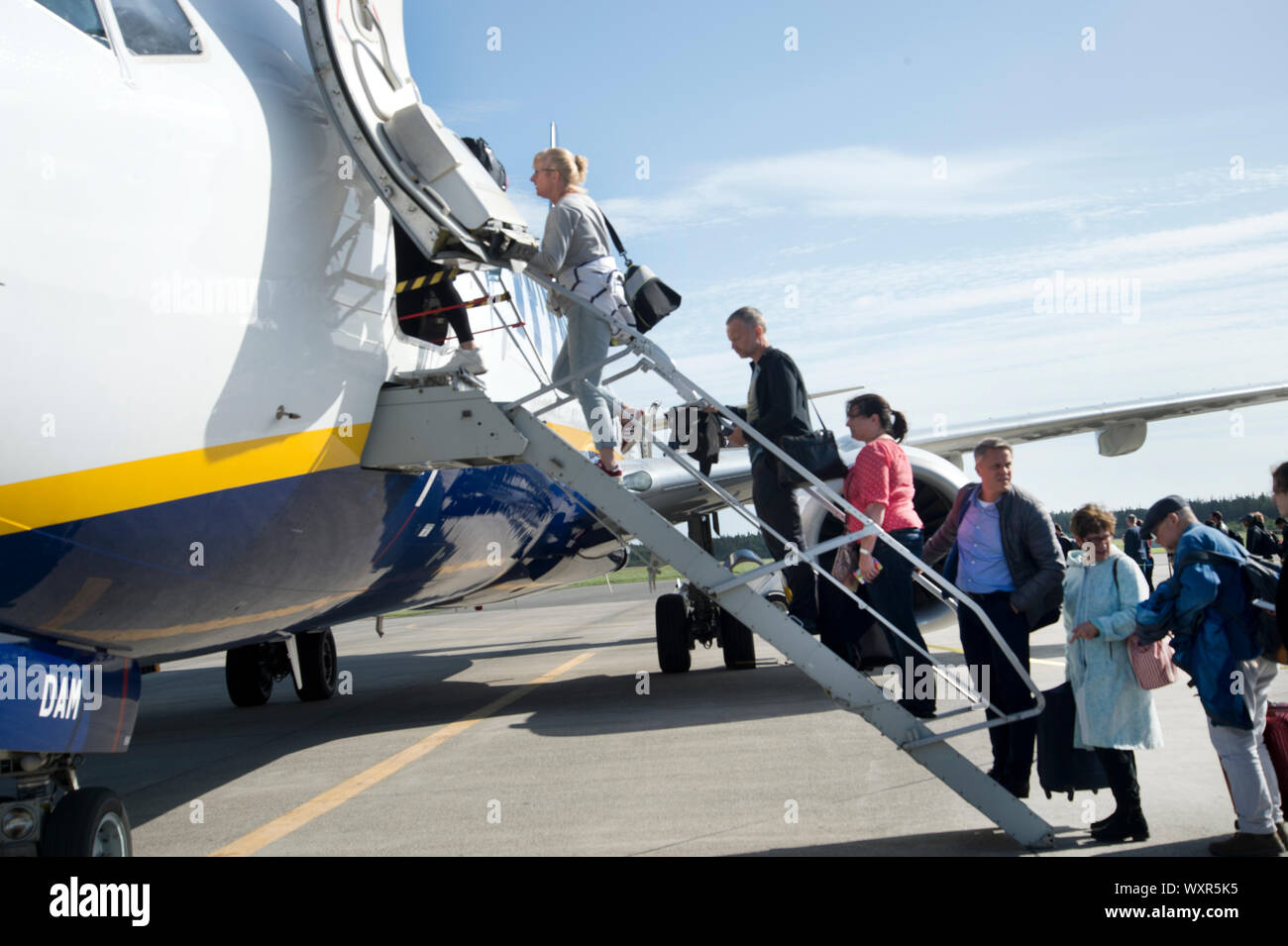 Aarhus, Dänemark. Die Passagiere an Bord eines Ryan Air Flug nach Stansted. Stockfoto