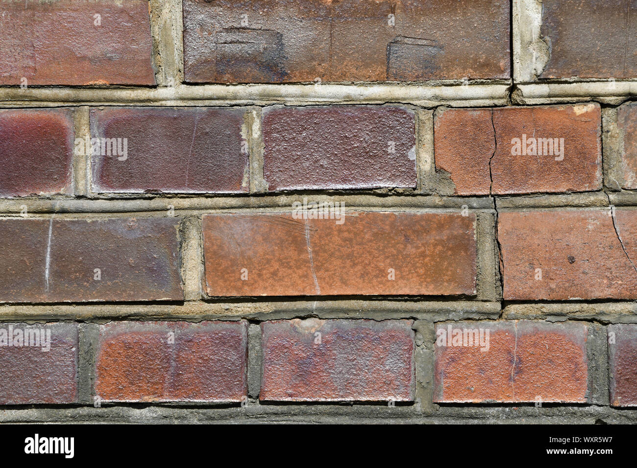 Alte vintage geknackt Burgund Ziegel Textur Stockfoto