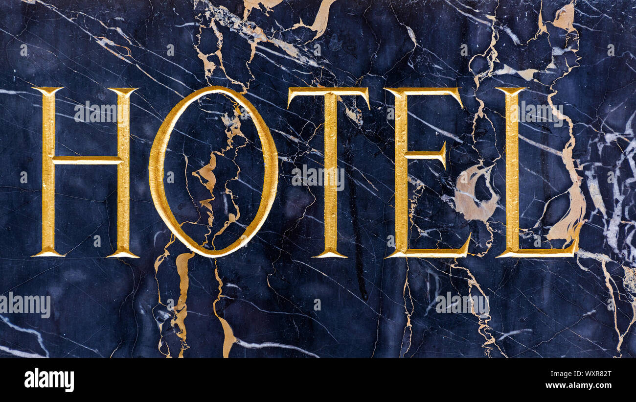 Golden Hotel Schild am luxuriösen Marmor Stein Stockfoto