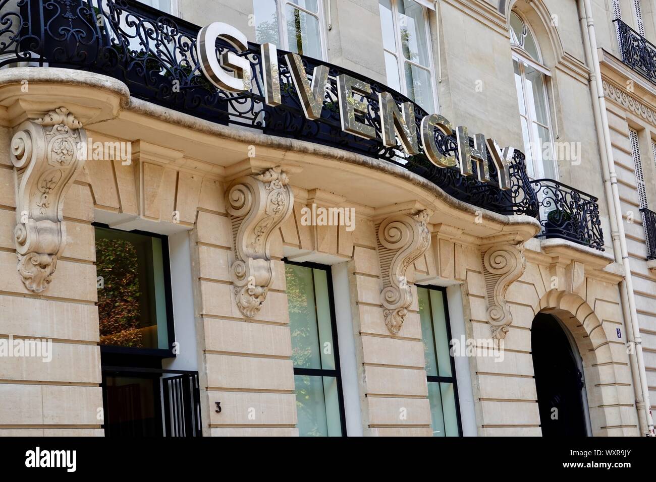Givenchy, Avenue George V, Paris, Frankreich. Stockfoto