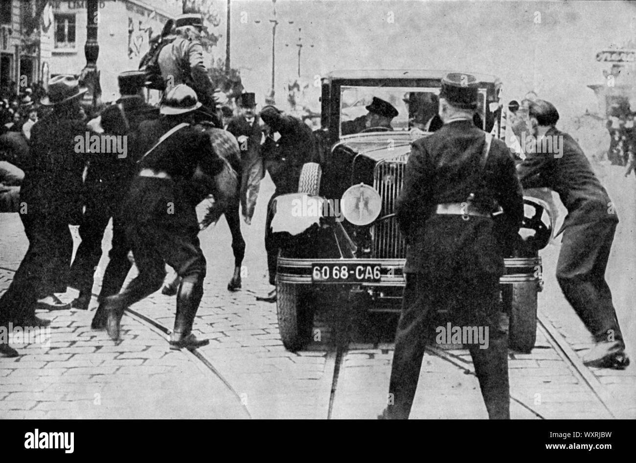Attentat auf König Alexander von Jugo-Slavia, Marseille, Oktober 1934. Alexander I. (1888-1934), auch bekannt als Alexander der Unifier, König von Jugoslawien von 1921 bis 1934. Er wurde in Marseille, Frankreich, von dem bulgarischen Attentäter Vlado Chernozemski während eines Staatsbesuches ermordet. Stockfoto
