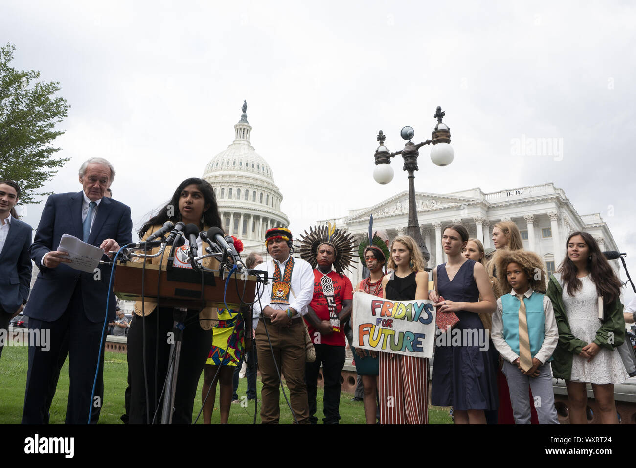 Washington, District of Columbia, USA. 17 Sep, 2019. Jugend Klima Aktivist Nadia Nazar spricht über den Klimawandel während einer Pressekonferenz auf dem Capitol Hill in Washington, DC, USA am 17. September 2019. Credit: Stefani Reynolds/CNP/ZUMA Draht/Alamy leben Nachrichten Stockfoto Washington, District of Columbia, USA. 17 Sep, 2019. Jugend Klima Aktivist Nadia Nazar spricht über den Klimawandel während einer Pressekonferenz auf dem Capitol Hill in Washington, DC, USA am 17. September 2019. Credit: Stefani Reynolds/CNP/ZUMA Draht/Alamy leben Nachrichten Stockfoto