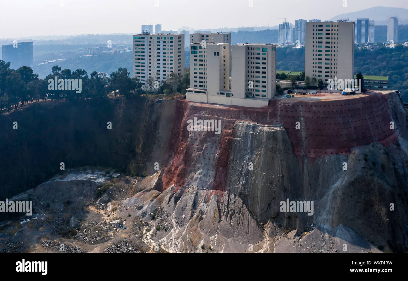 Verstärkung der Klippen in Santa Fe, Mexiko-Stadt, Mexiko Stockfoto