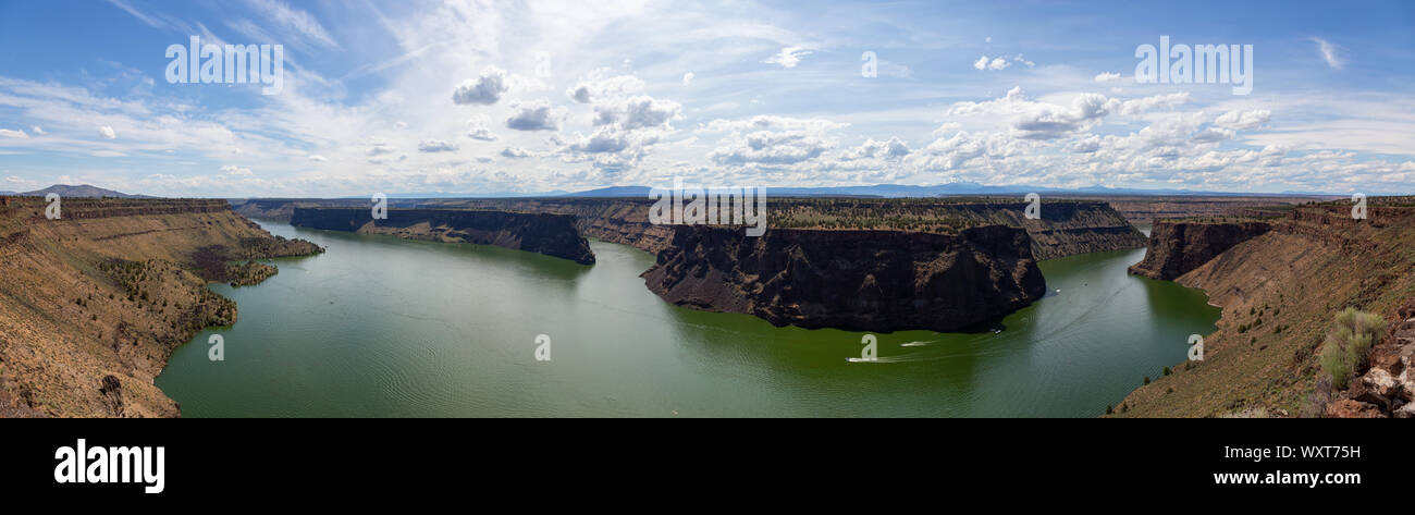 Schöne Sicht auf die Bucht Palisades State Park während einer bewölkt und sonnig Sommertag. In Oregon, Vereinigte Staaten von Amerika übernommen. Stockfoto